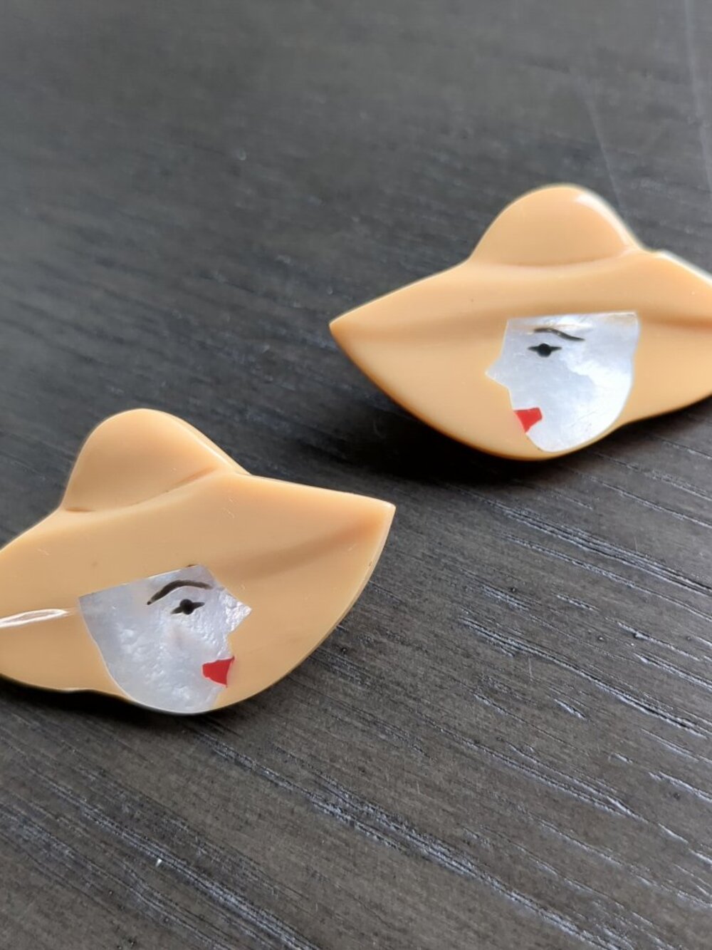Vintage Lee Sands Style “Lady in Hat” Earrings Mother of Pearl Resin Art Deco